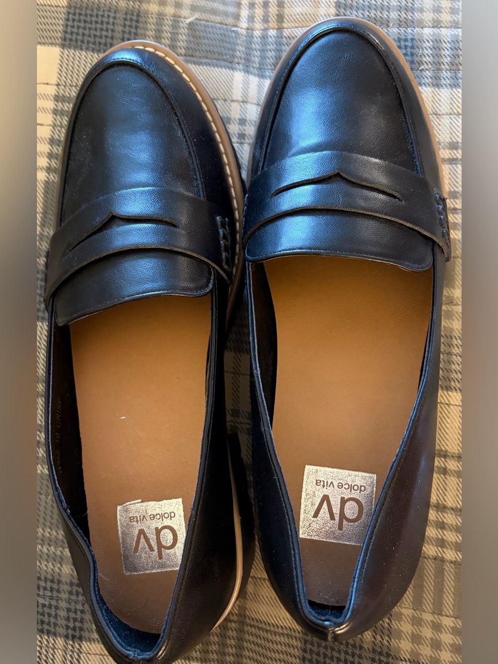 DV by Dolce Vita Women’s Black Penny Loafers with Lug Sole and Tan Insole. Sz10